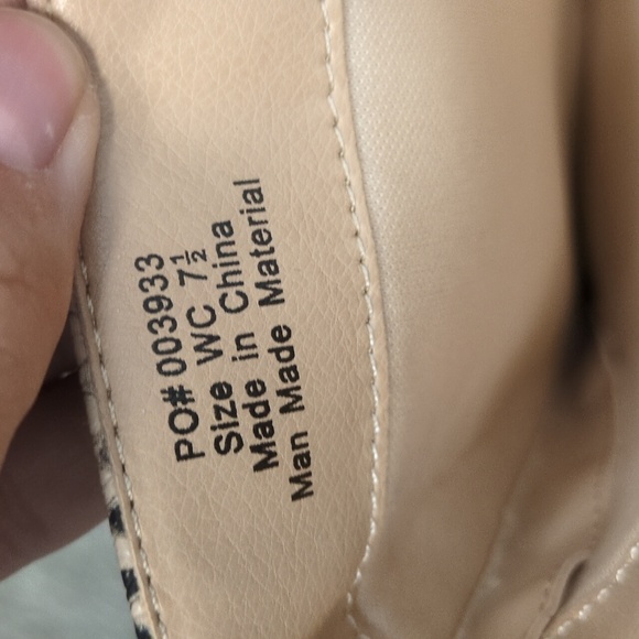 Journee Collection Women's Tan Snakeskin Print Heeled Boots Size 7.5‎ - Picture 3 of 5